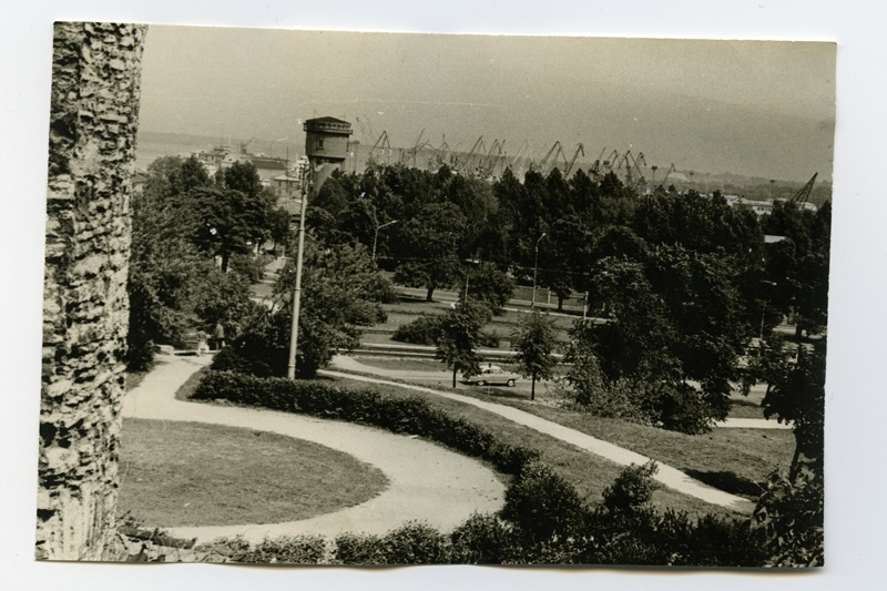 Vaade Eesti Riikliku Meremuuseumi aknast Vanasadama suunas