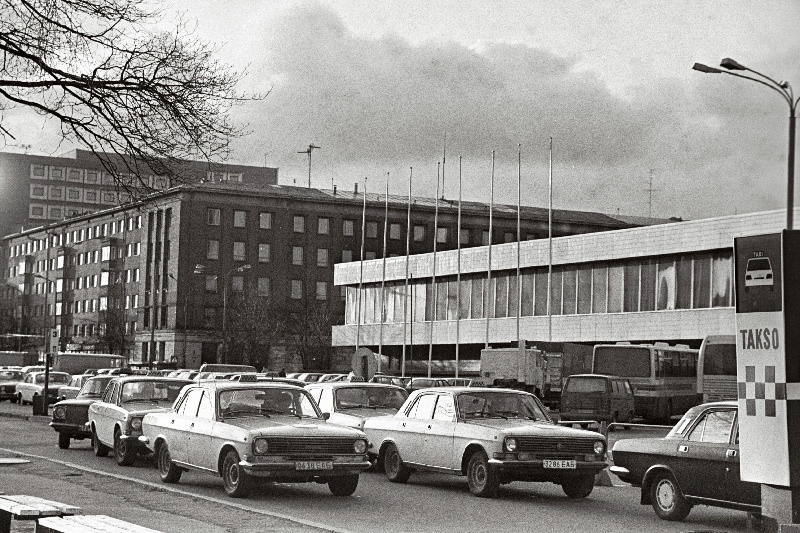 Takso kliendi ootel.
