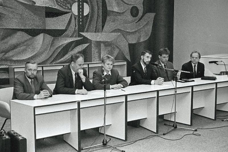ESTO'92 korraldajate pressikonverentsil.