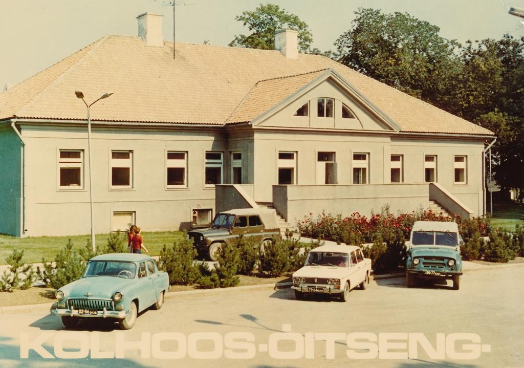 Õitsengu kolhoosi keskusehoone