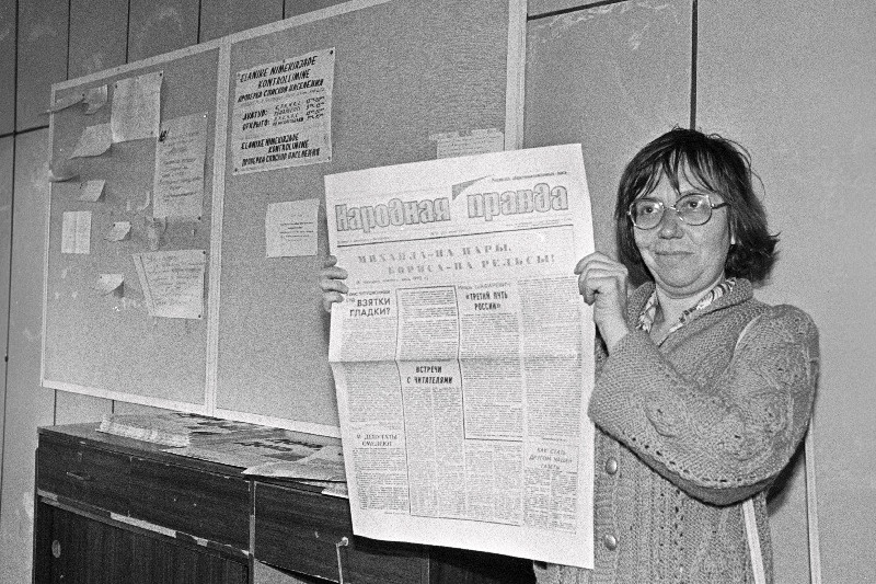 Kalasadama kontoris, naine ja "Народная правда".