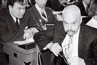 Riigikogu I istungil Toompeal, Jüri Toomepuu ja Rein Helme.  similar photo