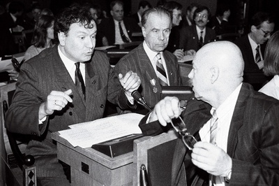 Riigikogu I istungil Toompeal, Jüri Toomepuu, Rein Helme ja M. Niklus.  similar photo