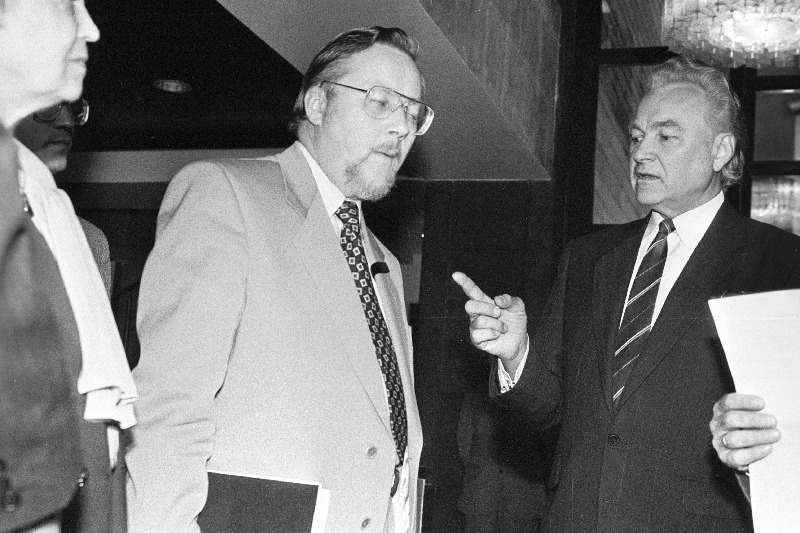 Rahvusvaheline konverents Putši aastapäeva (1991) puhul Sakala keskuses, Vytautas Landsbergis ja Arnold Rüütel.