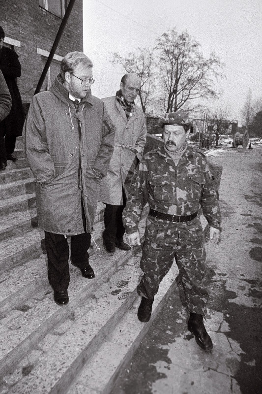 Mart Laar ja Ain Kalmaru trepil.