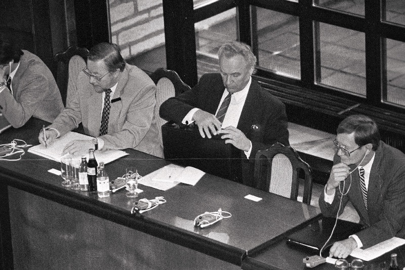 Rahvusvaheline konverents putši (1991) aastapäeva puhul Sakala keskuses.
