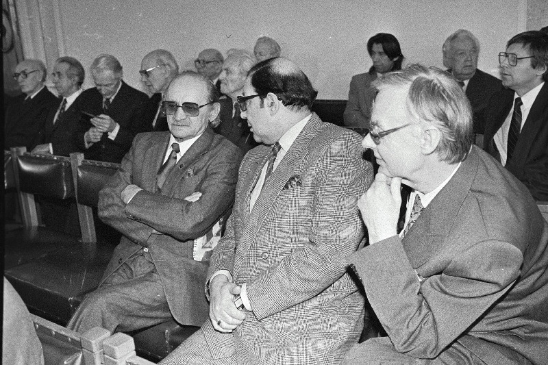 Teenetemedali kätteandmise ajal, J. Järvegt, E. Baskin, E. Tamberg.
