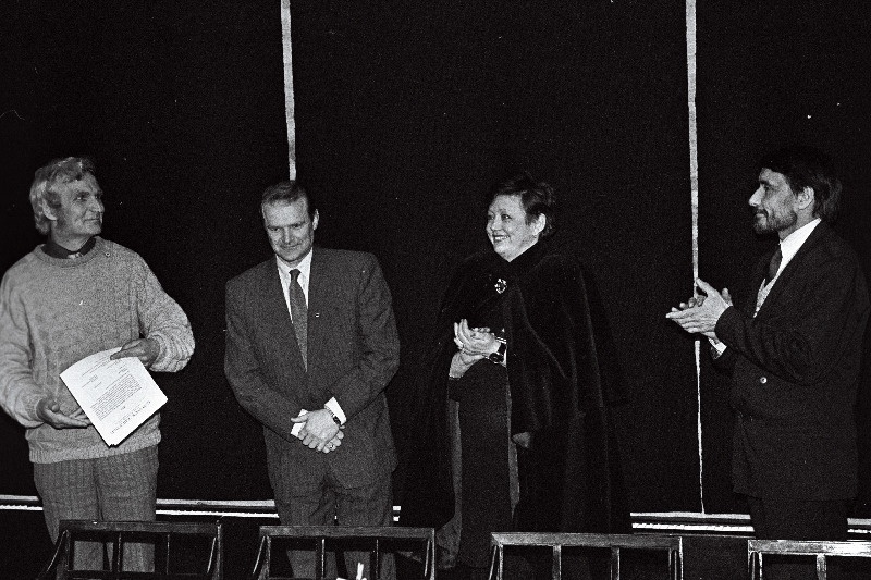 Rahvusraamatukogule anti üle Otto Tiefi raamatud.