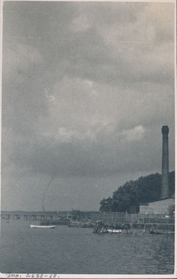 Foto. Dampfi album. Vesipüks Haapsalu Eeslahel, jäädvustatud linna supelasutuse lähistel merel.  31. juuli 1932.  similar photo