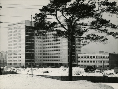 Kiirabihaigla Mustamäel, vaade valmivale hoonele. Arhitekt Ilmar Puumets  similar photo