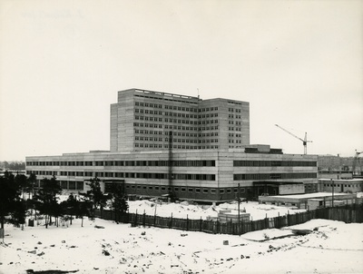 Kiirabihaigla Mustamäel, vaade valmivale hoonele. Arhitekt Ilmar Puumets  similar photo