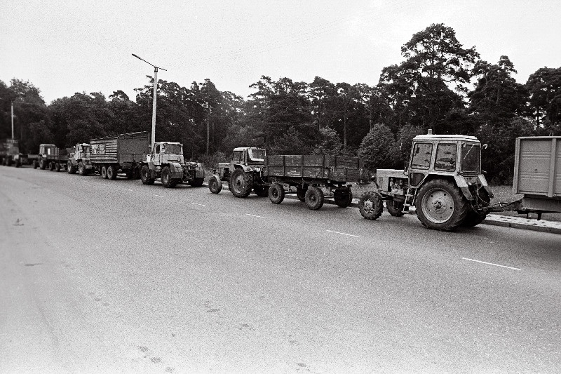 Põllumeeste pikett Tallinna Piimakombinaadi juures.
