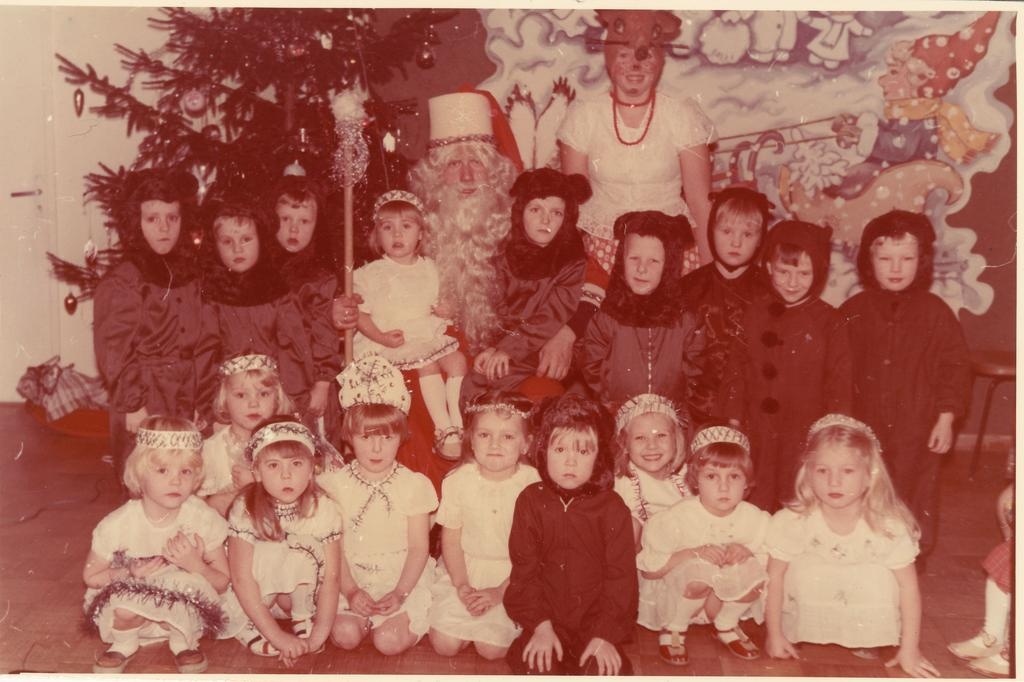 Tõrva laspäevakodu "Mõmmik" lapsed nääripeol