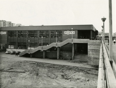 Kotka kauplus Lasnamäel, vaade hoonele nurgalt. Arhitekt Lembit Aljaste, Gripenberg & Co (Soome)  similar photo