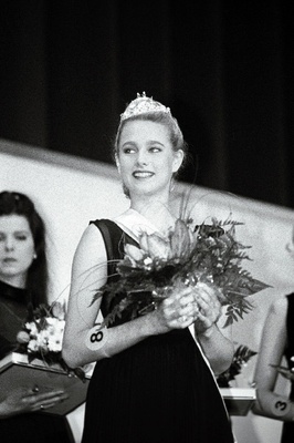 Miss Teini'94 Kati Pobuli.  similar photo