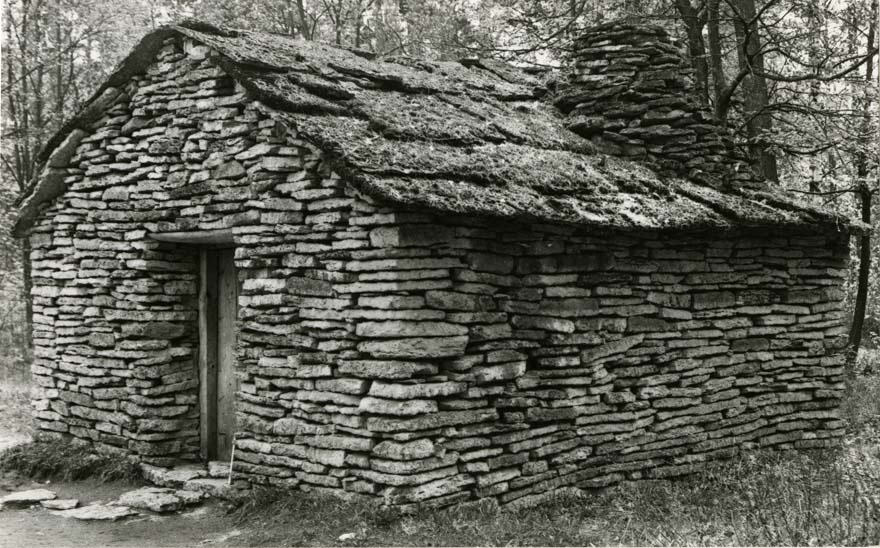 Pulga talu sepikoda Vabaõhumuuseumis, vaade hoonele nurgalt