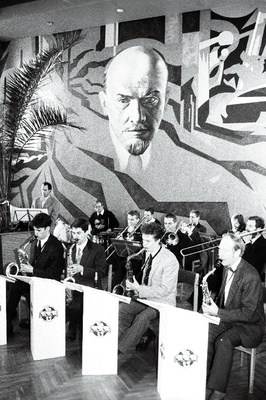 Paldiskis politseijaoskonna avamiselt.  similar photo