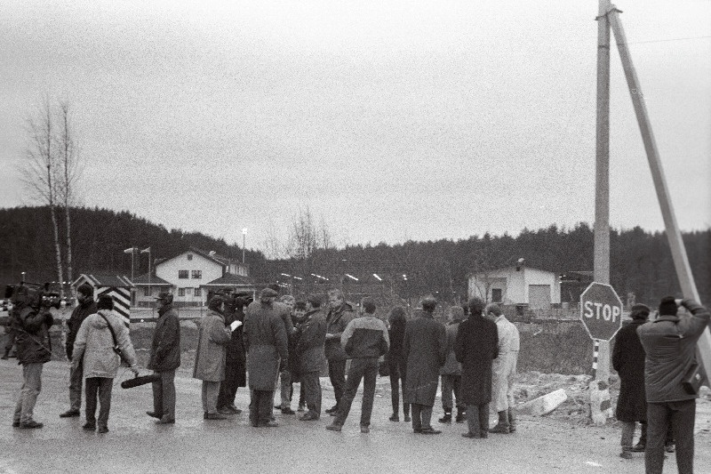 Piusa jõe org Koidula küla kohal, ajal mil B. Jeltsin avas lõunakaldale ehitatud Gunitšnaja Gora tollikompelksi, kogunes põhjakaldale telereportereid ja välisajakirjanike.