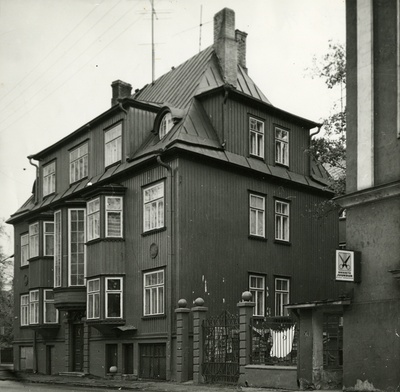 Korterelamu Kadriorus, hoone vaade Faehlmanni tänavalt. Arhitekt Karl Burman  duplicate photo