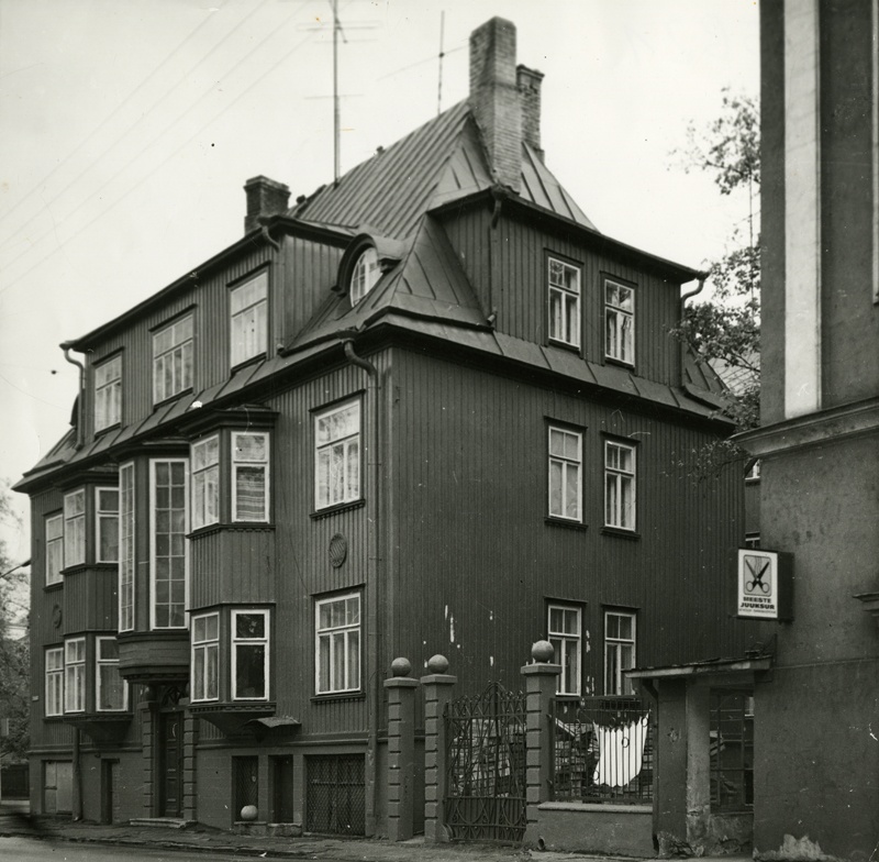 Korterelamu Kadriorus, hoone vaade Faehlmanni tänavalt. Arhitekt Karl Burman