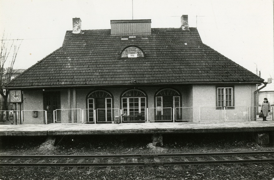 Järve raudteejaam, otsevaade üle raudtee. Arhitekt Karl Burman