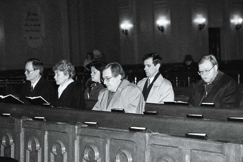 Riigikogu liikmed hommikupalvusel.