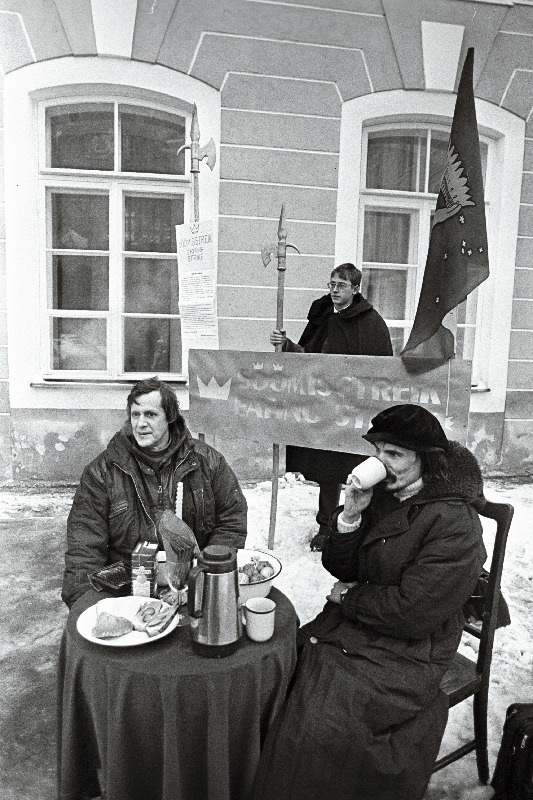 Kuningriiklaste söömisstreik Toompea Lossi platsil.