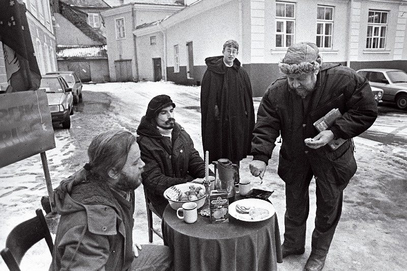 Kuningriiklaste söömisstreik Toompea Lossi platsil.