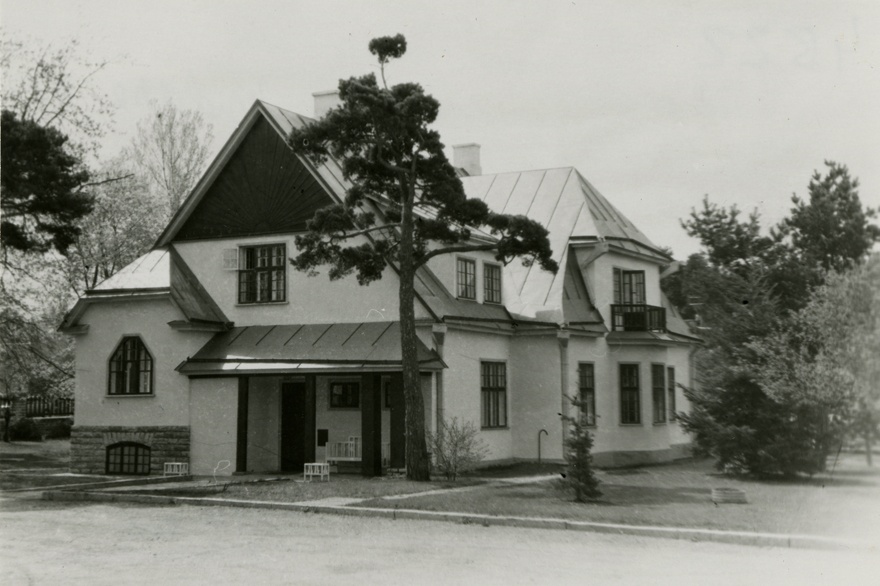 Elamu (nn Burmani villa), hoone vaade õuelt pärast restaureerimist. Arhitekt Karl Burman