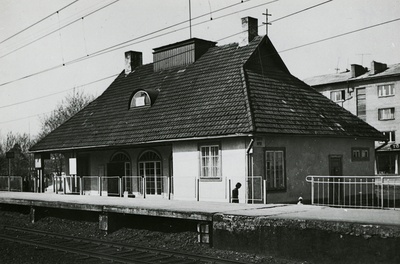 Järve raudteejaama hoone, ees perroon. Arhitekt Karl Burman  duplicate photo