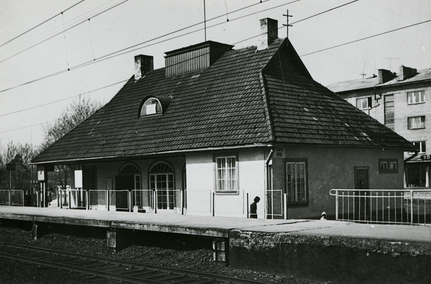 Järve raudteejaama hoone, ees perroon. Arhitekt Karl Burman