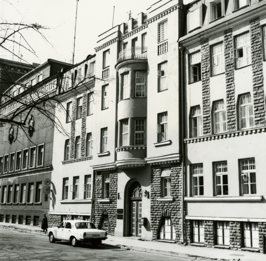 Üürimaja Tallinnas (omanik insener K. Mauritz) Kreutzwaldi 12, vaade paremalt. Arhitekt Karl Burman
