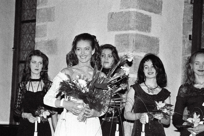 "Miss Estonia'95", esiplaanil II kaunitar Kati Keevallik.
