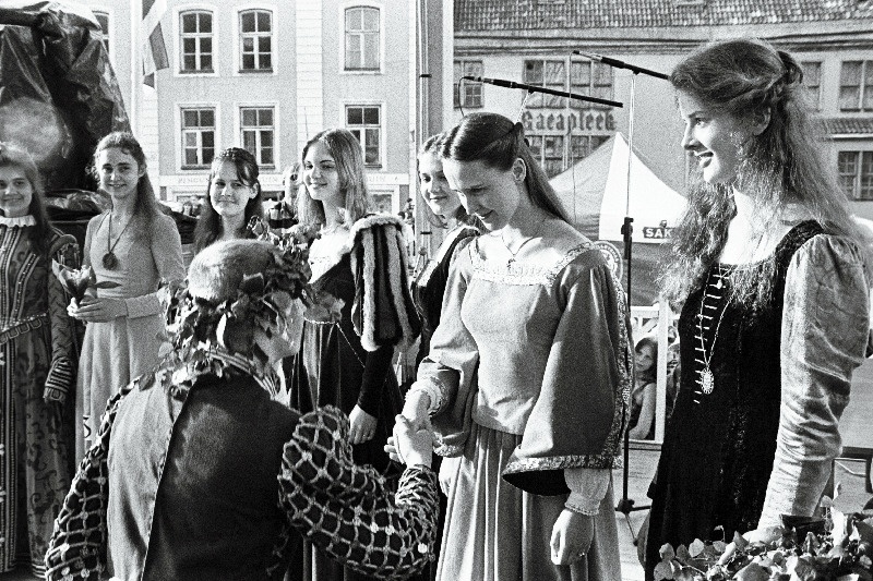 Maikrahvi ja maikrahvinna  valimine.