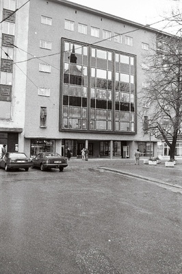 Kunstihoone.  similar photo