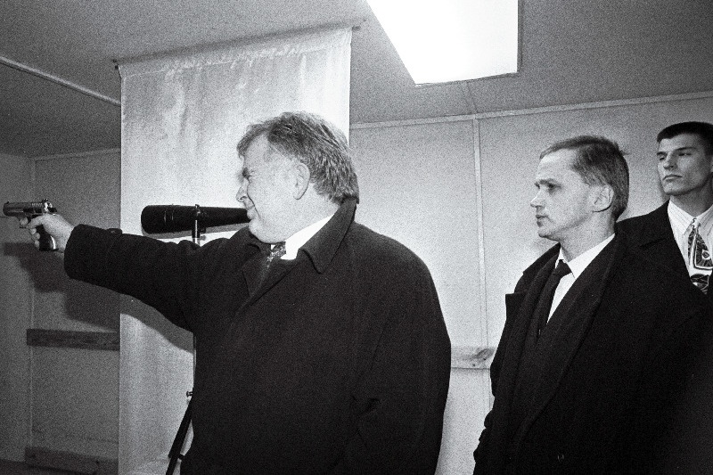 Tiit Vähi Riigikaitse Akadeemias sihib Albert Truuväärt Ajapaik