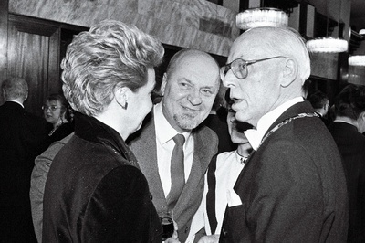 Presidendi vastuvõtt, Aarvo Haug, Lennart ja Helle Meri.  similar photo