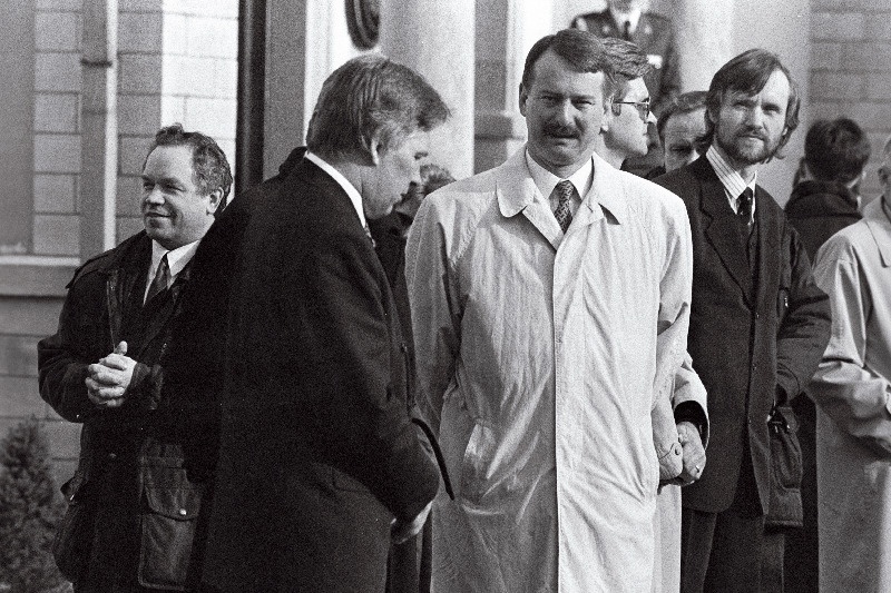 Seisavad Siim Kallas, Koit Kaaristu, Toomas Savi ja Kalev Kukk.