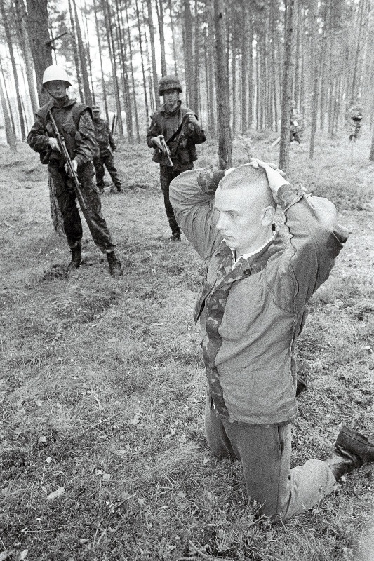 Eesti Kaitsejõudude Rahuvalveõppustel Pärnus: action pilt.