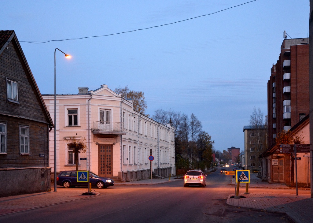 Photo. Võru. Crossing place between Kreutzwald and Tartu Streets. rephoto