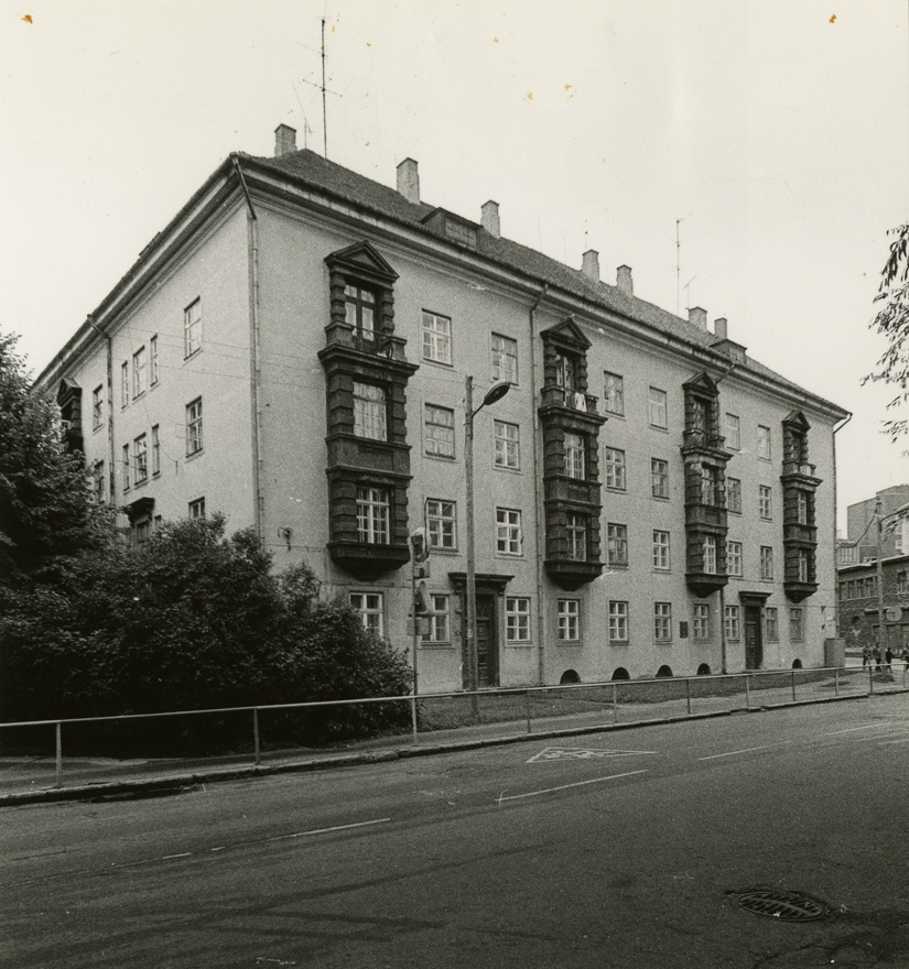 Õpetajate elamu, vaade Raua tänavalt. Arhitektid Herbert Johanson ja Eugen Habermann