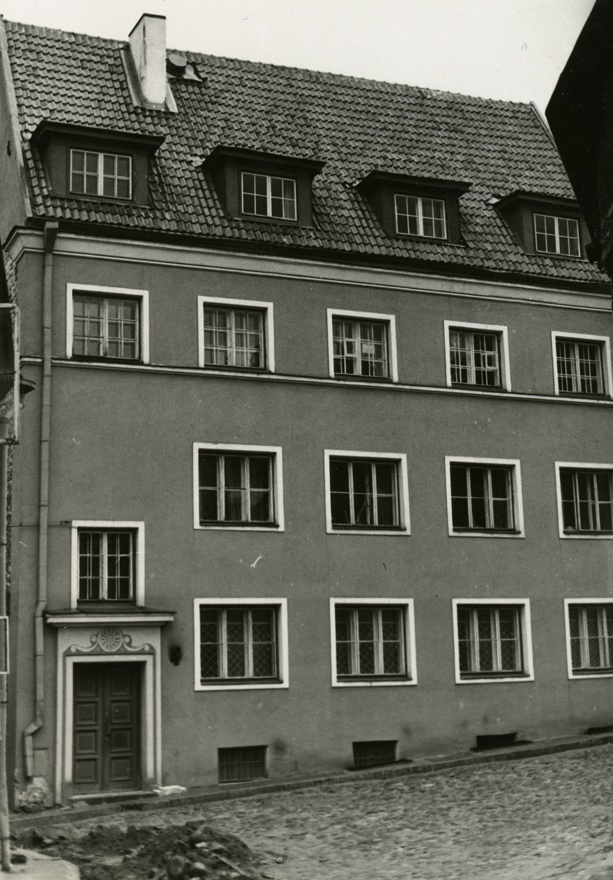 Linnamüüriga inkorporeeritud elamu Tallinnas, hoone vaade. Arhitekt Eugen Habermann