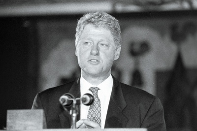 USA president Bill Clinton Riias.  duplicate photo