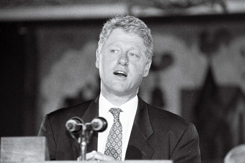 USA president Bill Clinton Riias.