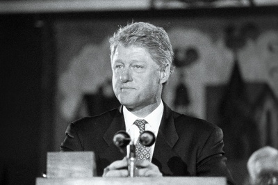 USA president Bill Clinton Riias.  duplicate photo