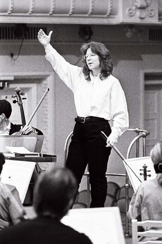 Sian Edwards Inglise rahvusooperi peadirigent.