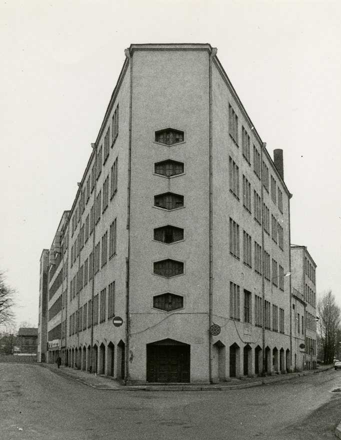 Suva sukavabrik, endine a/s Rauaniit, vaade hoonele nurgalt. Arhitekt Eugen Habermann