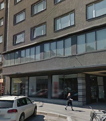 Äridega korterelamu Tallinnas Pärnu mnt 6, nn Urla maja, sissekäik. Arhitekt Eugen Habermann rephoto