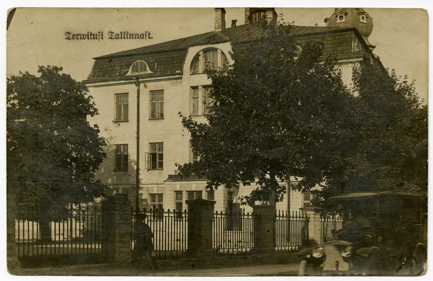 Gustav Adolfi Gümnaasium, vaade hoonele linnamüüri poolt