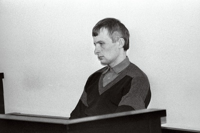 Asso Kommer kohtusaalis.  duplicate photo